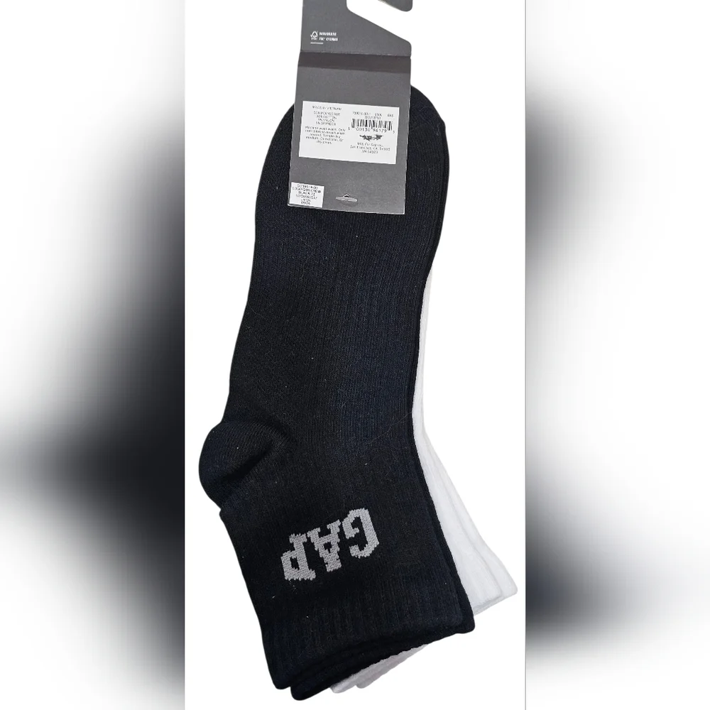 GAP Logo Women's Quarter Crew Socks 2 Pack Black And White, New